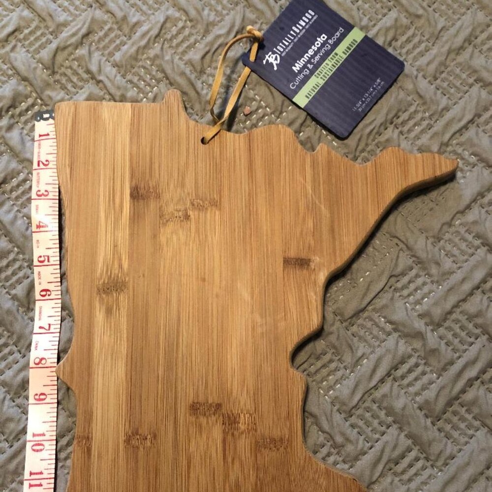 Minnesota-shaped cutting / serving board (NWT)